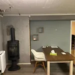 Spacious, Central Apt With Parking